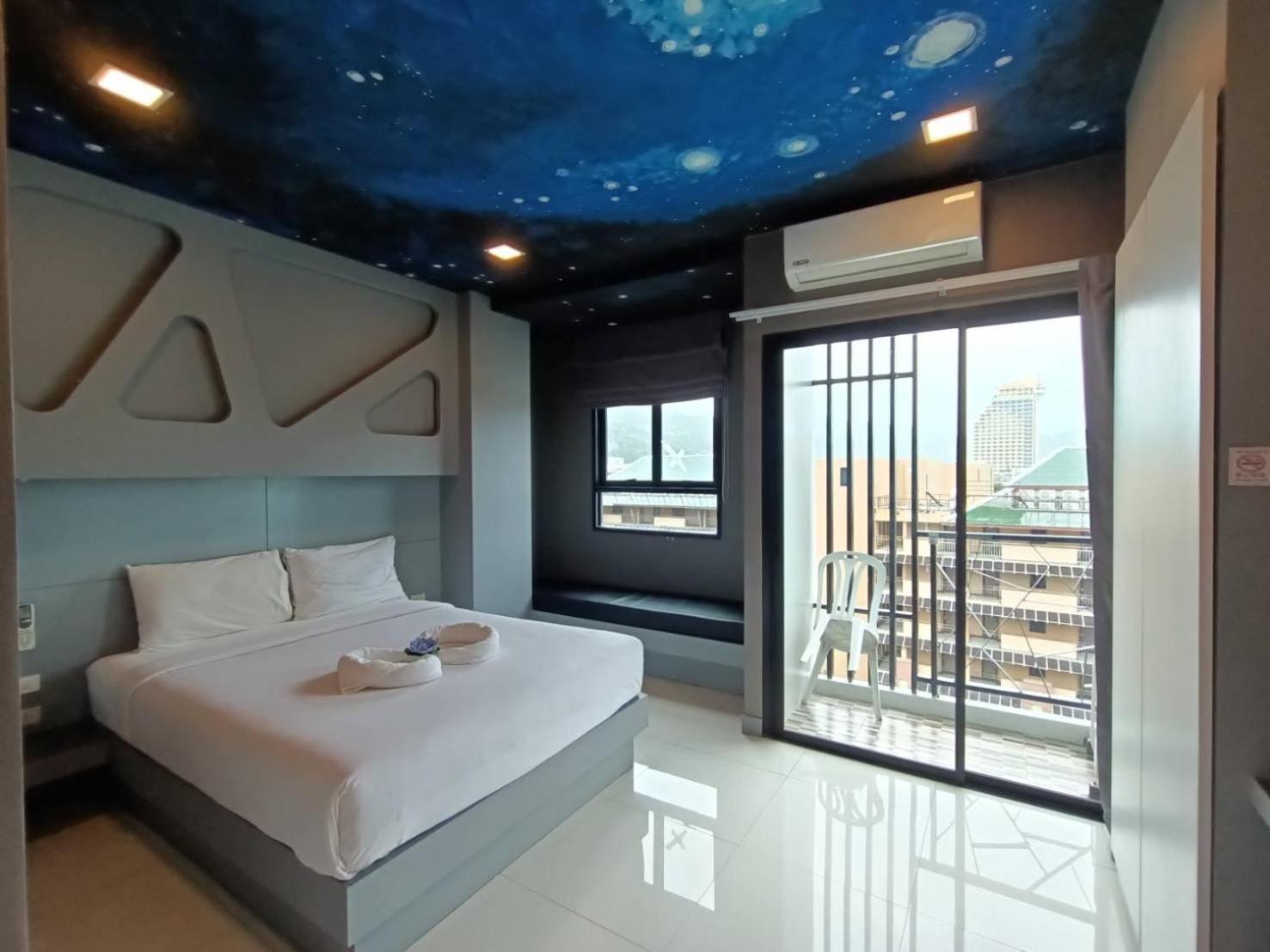 I Am O'Tel Patong Hotel Exterior photo